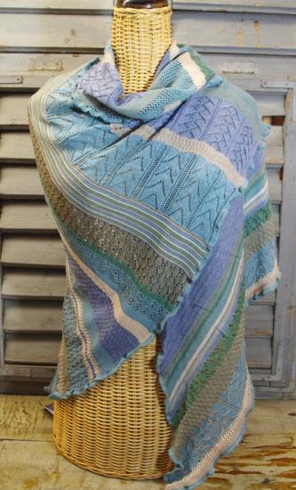 Preview: Invero Dreiecktuch Kyra Fjord, reine Merinowolle